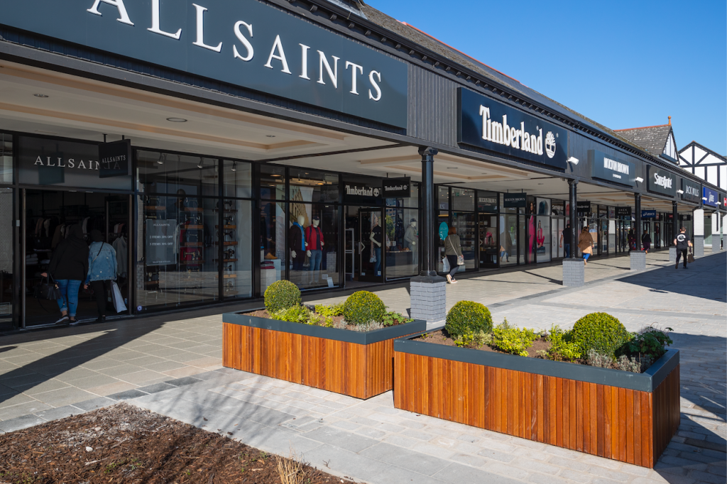 Cheshire Oaks Planters