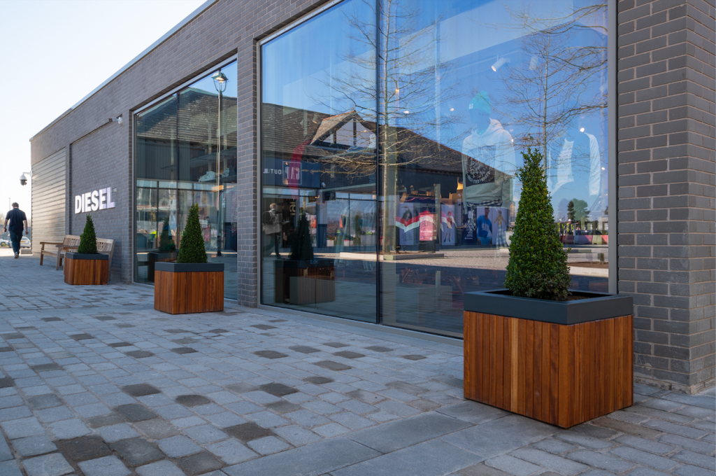 Cheshire Oaks Planters