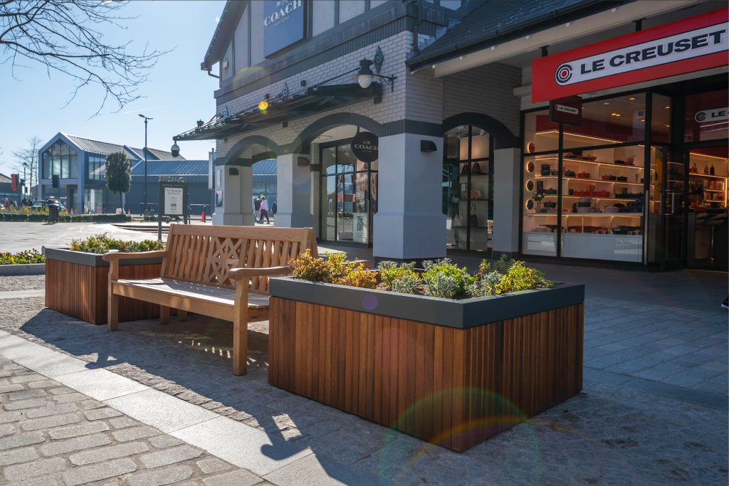 Cheshire Oaks Planters